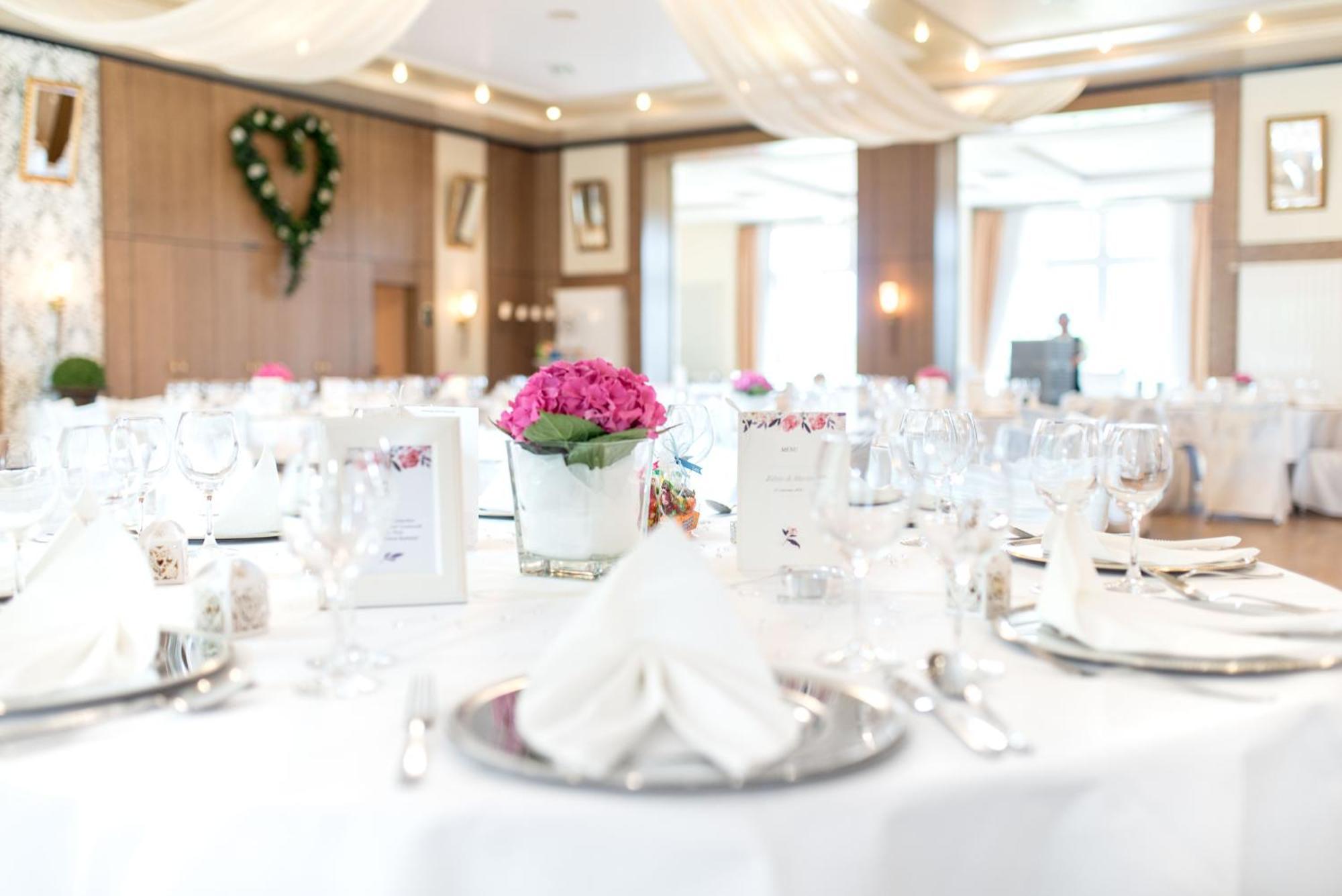 Hotel Hennies Isernhagen Ngoại thất bức ảnh