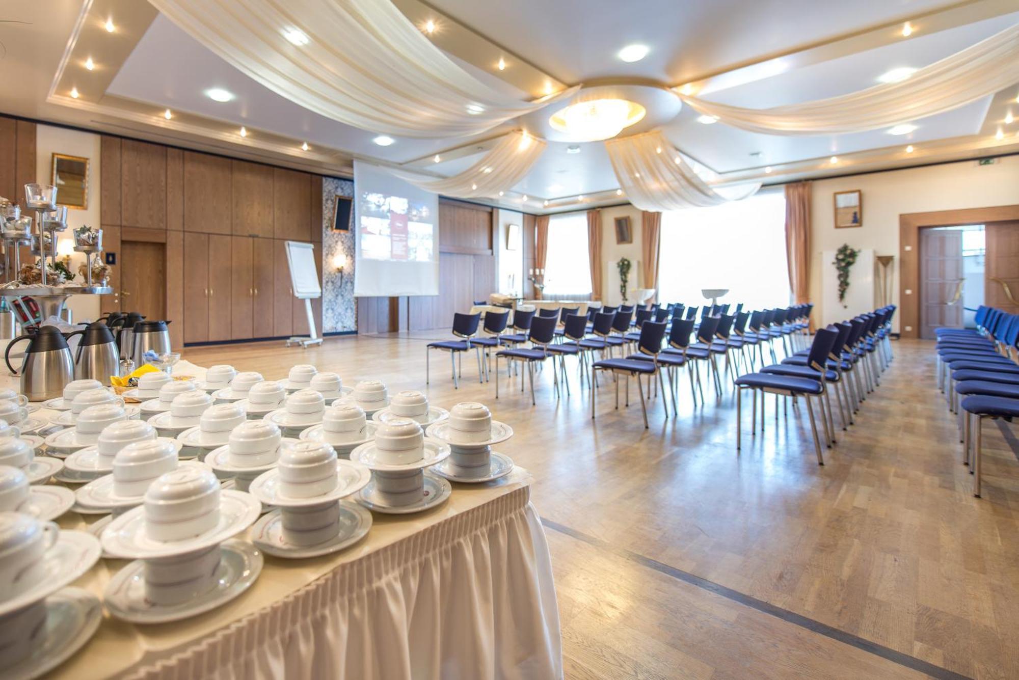 Hotel Hennies Isernhagen Ngoại thất bức ảnh