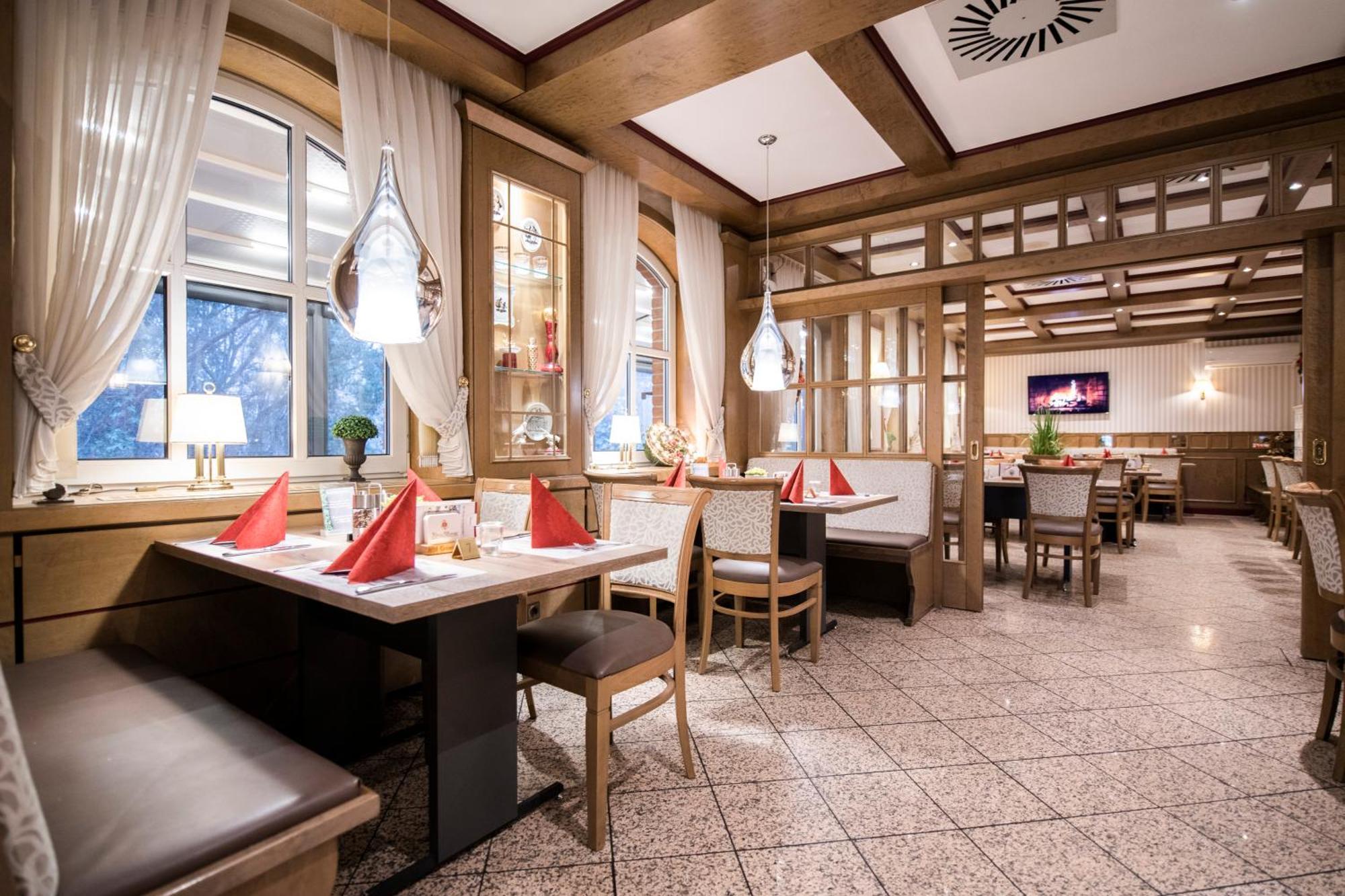 Hotel Hennies Isernhagen Ngoại thất bức ảnh